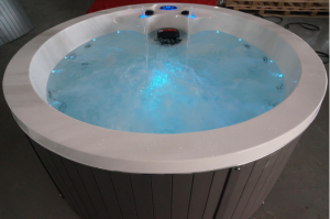 Inflatable hot tub vs regular hot tub - which is best?