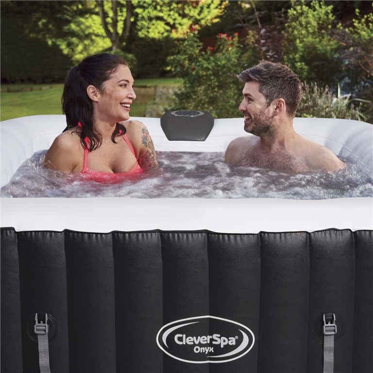 Read more about the article Inflatable Hot Tubs Buying Guide